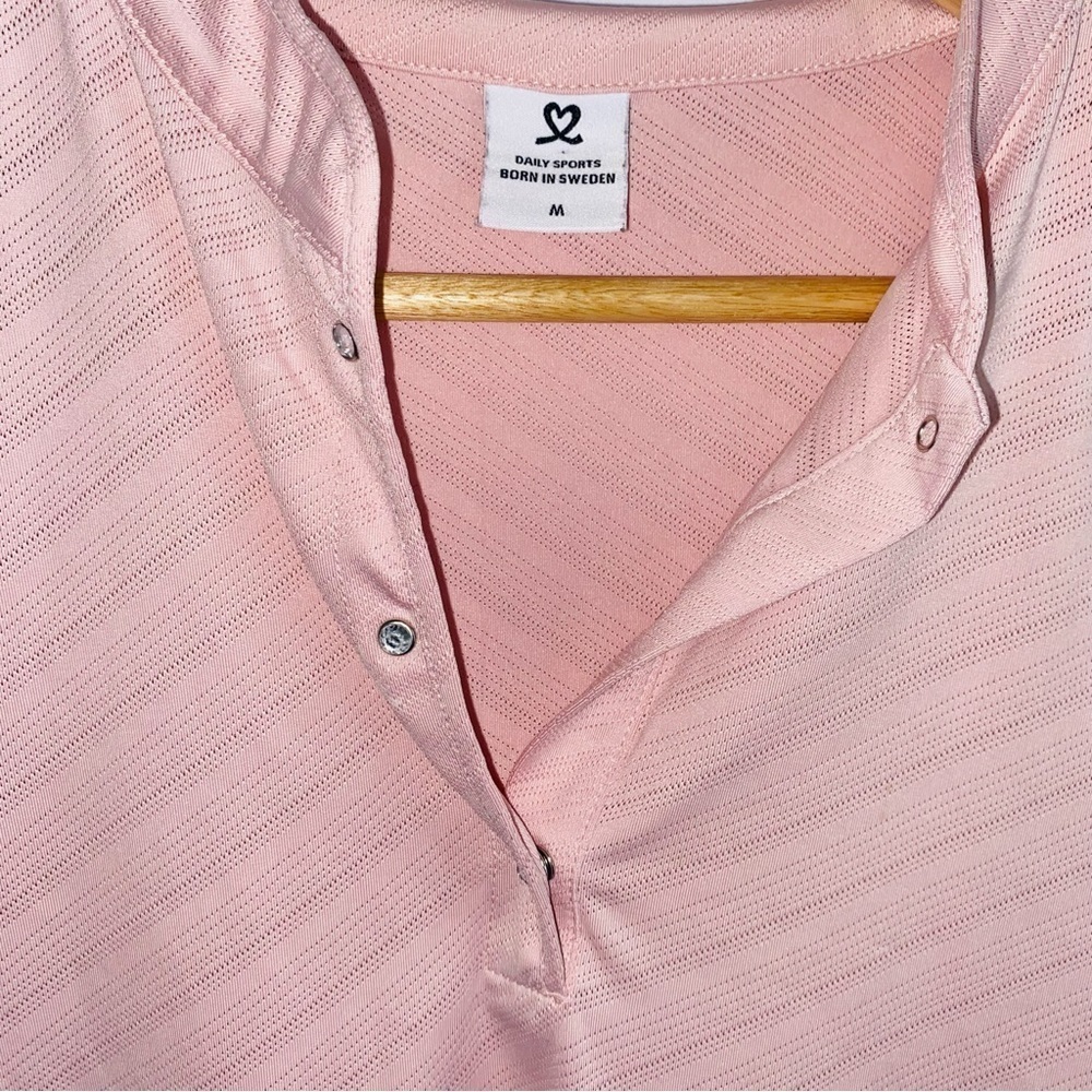 NWOT Daily Sports Born in Sweden Pink Mandarin Collar Athletic Golf Top Size M - Picture 5 of 6